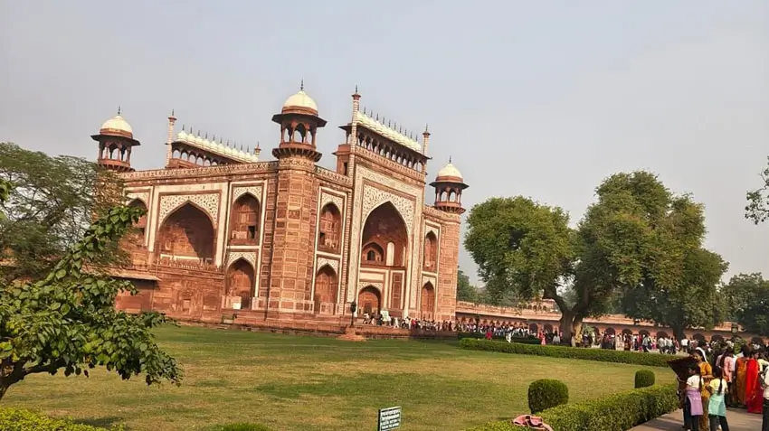 Golden Triangle vs Rajasthan Tour – Which India Itinerary Is Better?