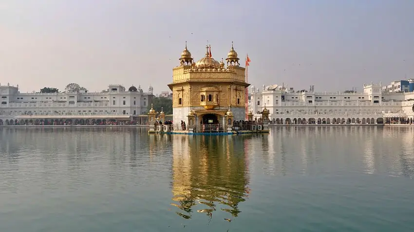 How to Choose Between North India & South India Tours – Complete Guide for Luxury Travelers