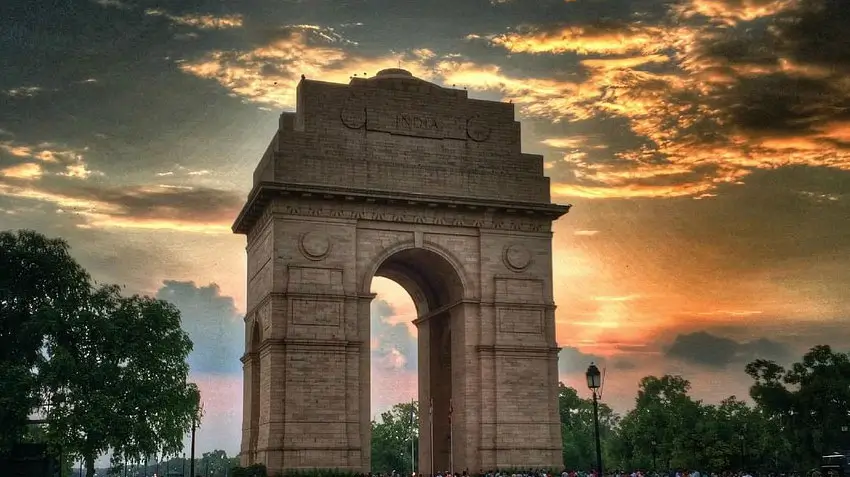 Is Tipping Expected in India Tours – Complete Etiquette & Travel Guide