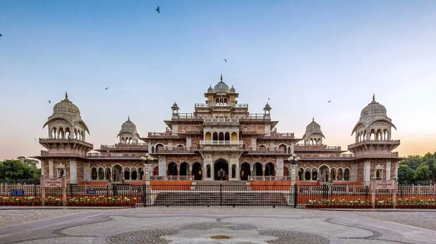 Jaipur vs Delhi – Which City Offers Better Heritage Experience?