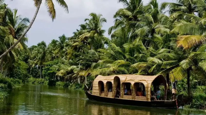 Luxury River Cruises and Houseboat