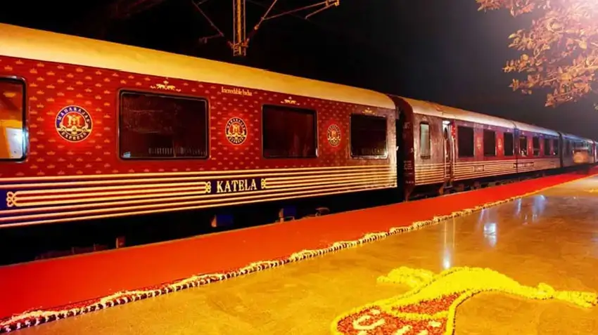 Private Car Tour vs Train Travel in Rajasthan – Which Is Better?