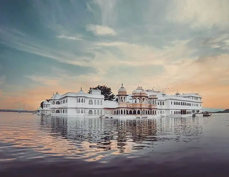 Luxury Rajasthan Palace & Lake Experience