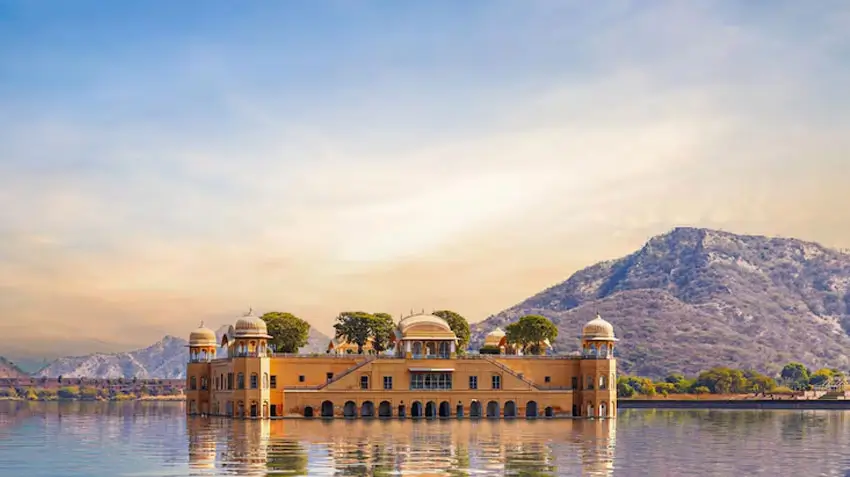 Jaipur-and-Chauffeur-Driven-Exploration