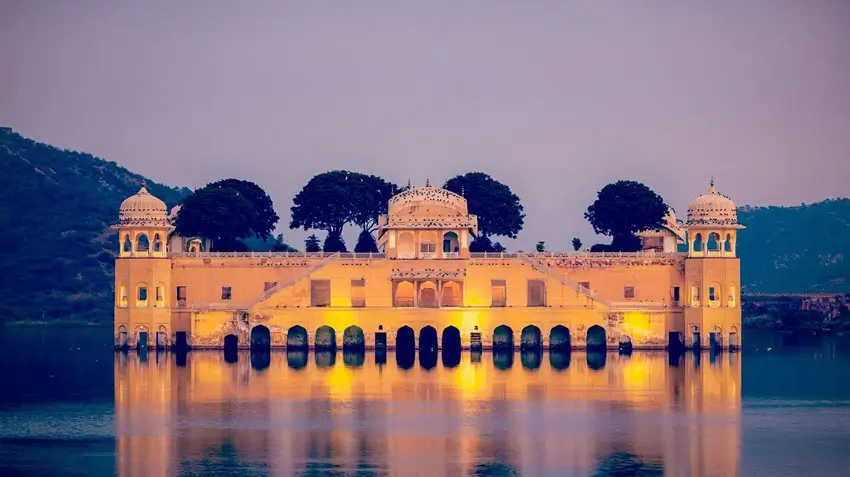 Jaipurs-Palaces-and-Forts