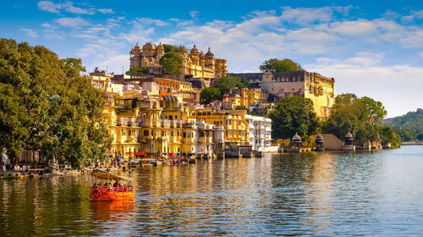Udaipur-and-Relaxed-Clear-Guided-Travel