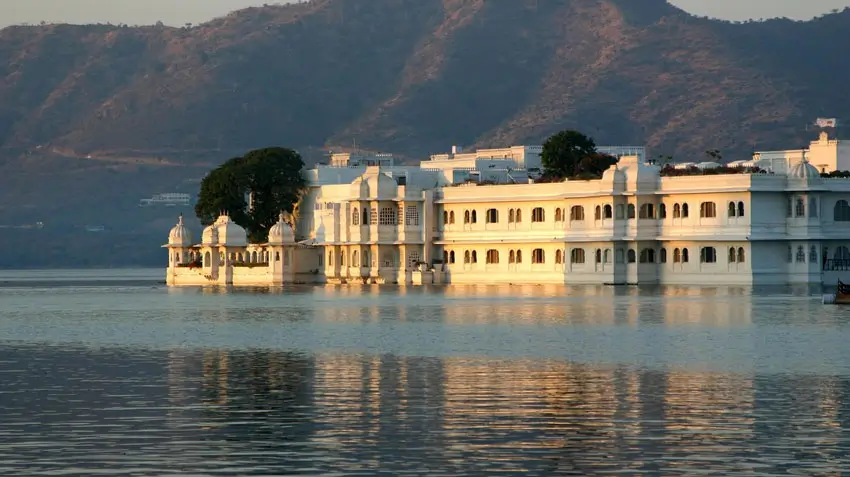 Udaipur-and-a-Relaxed,-Romantic-Setting